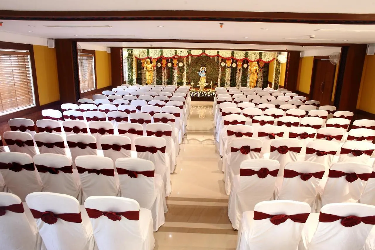 Vishnu Inn Гуруваюр 3*,